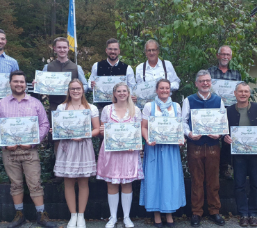 Das Bild zeigt die 11 Jungjäger mit ihren Jägerbriefen.